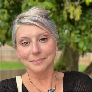 Meet your Posher, Andrea